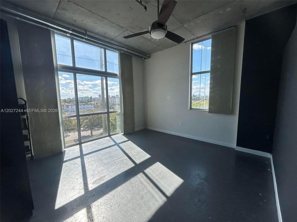 2+1 Condo — 2100 Van Buren St APT 506