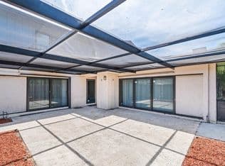 3-bedroom Townhouse — 4585 Holly Lake Drive, Lake Worth, 33463