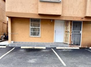 2-bedroom Townhouse — 1701 W 42nd Pl APT 10, Hialeah, 33012