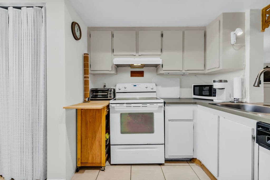 2-bedroom Condo — 7608 NW 18th Street #108