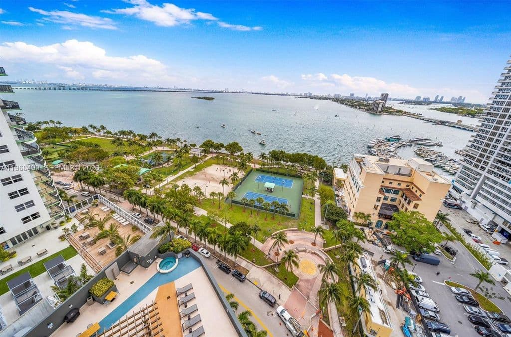2-bedroom Condo — 1750 N Bayshore Dr APT 2001