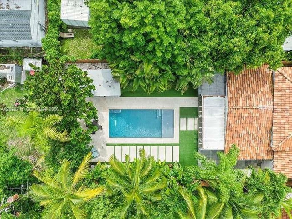 3+1 Müstakil ev — 443 NE 71st St