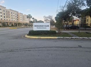 2+1 Condo — 3252 Foxcroft Road #113, Miramar, 33025