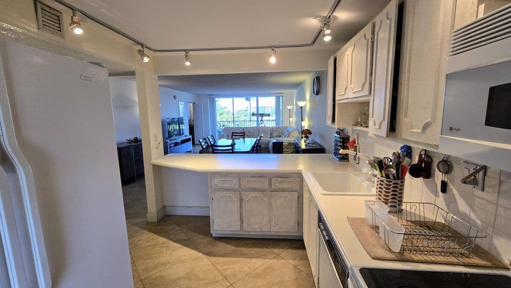 3-bedroom Condo — 3100 N Course Lane #410