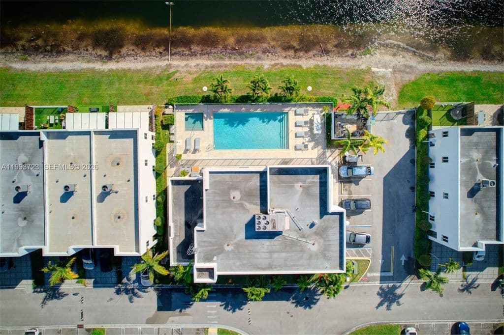 4-bedroom Property — 7159 NW 102nd Pl