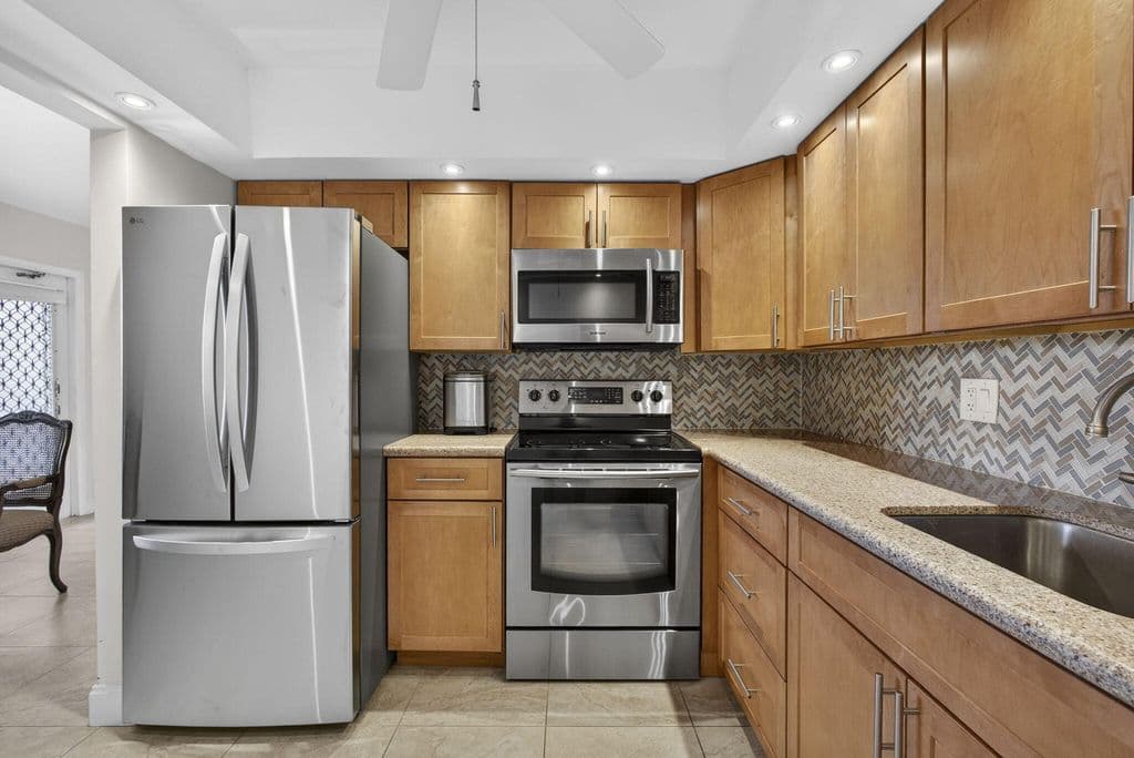 2+1 Condo — 361 Wellington J