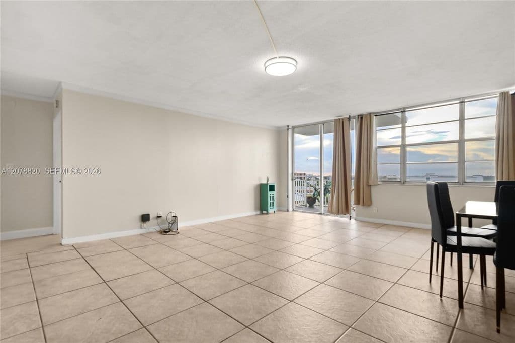 1+1 Condo — 2100 Sans Souci Blvd #A1010