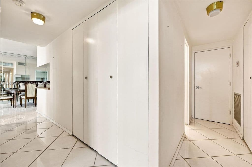 3-bedroom Condo — 7441 Wayne Ave APT 10C