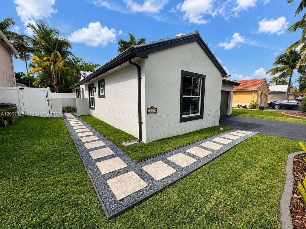 5-bedroom Single-Family Home — 19179 NW 22nd St