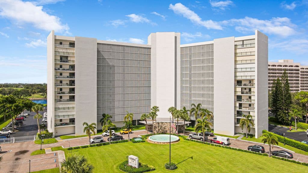 2+1 Condo — 336 Golfview Road #1016
