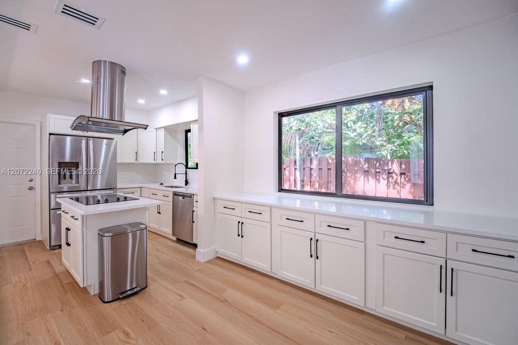 4+1 Müstakil ev — 1825 Alamanda Dr