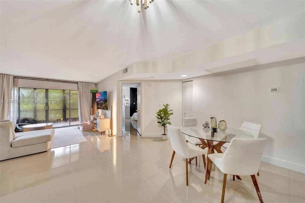 1-bedroom Condo — 1706 Hammock Blvd #110
