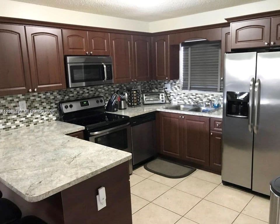 5+1 Müstakil ev — 15302 SW 180th Ter