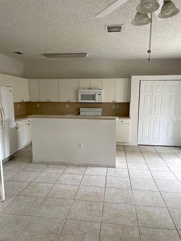 4+1 Mülk — 2357 SE 23rd Dr #2357
