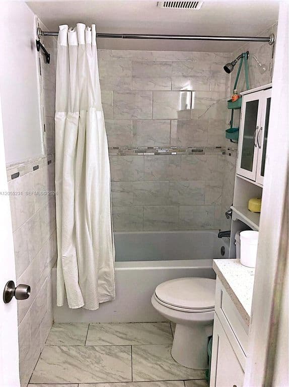 2-bedroom Condo — 2570 W 67th Pl APT 12-2