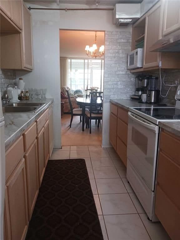 2-bedroom Condo — 2901 NW 48TH AVENUE #367