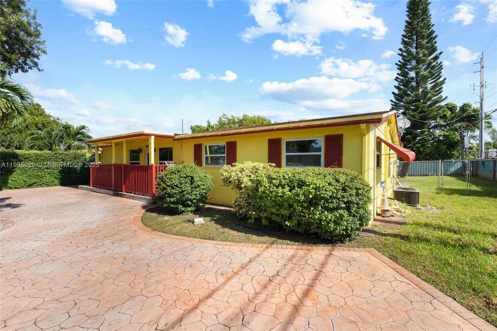 4+1 Müstakil ev — 18151 NE 9th Ct