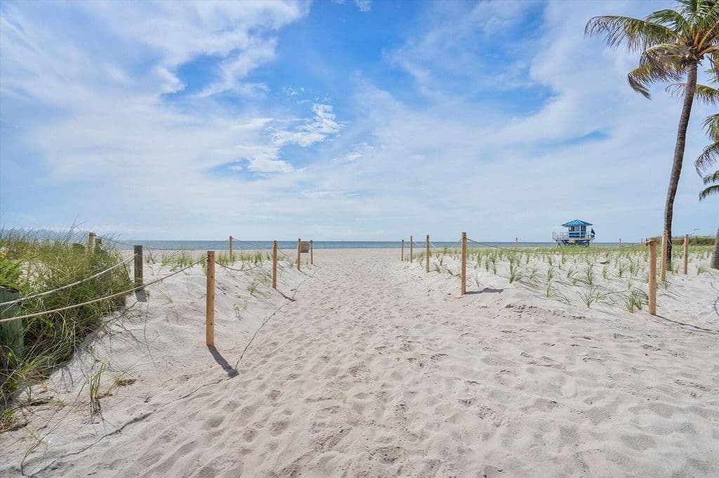 2+1 Condo — 1601 S Ocean Drive #506