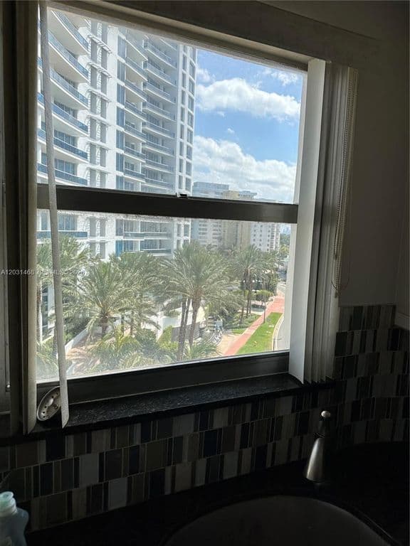 2+1 Condo — 6039 Collins Ave APT 728