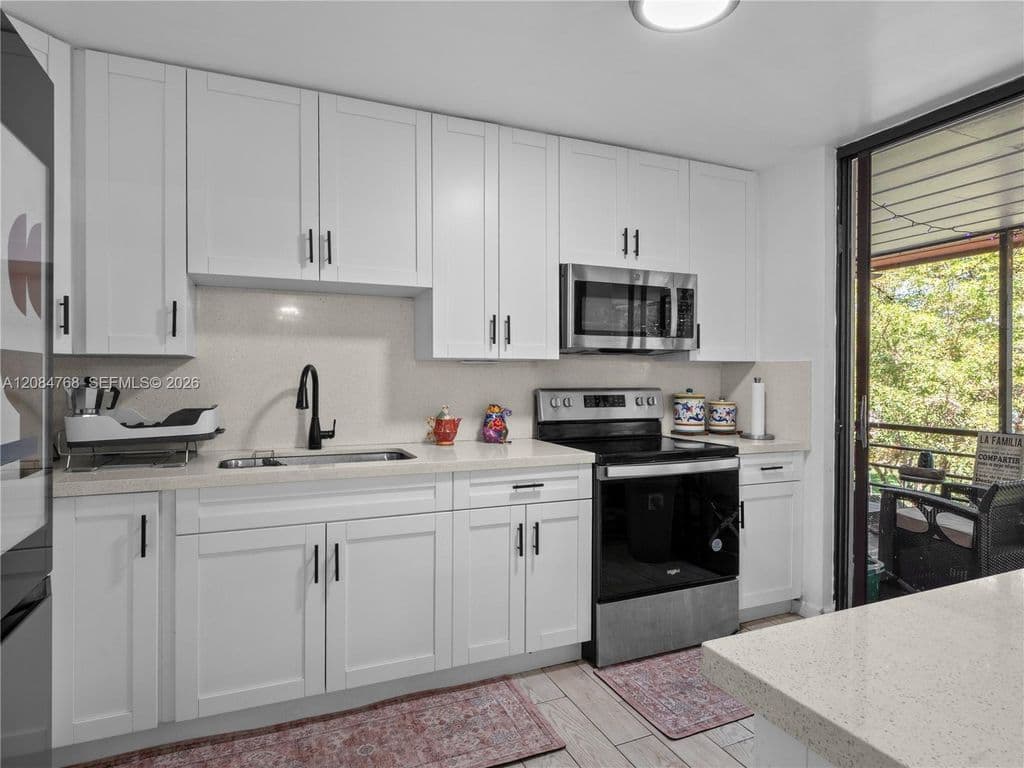 3+1 Condo — 671 NE 195th St APT 329E
