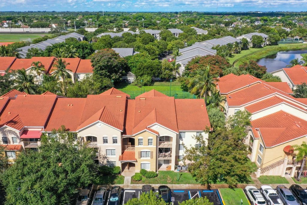 3-bedroom Condo — 4041 San Marino Boulevard #307