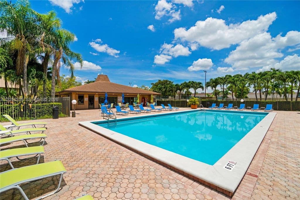 2+1 Condo — 10525 SW 112th Ave APT 309