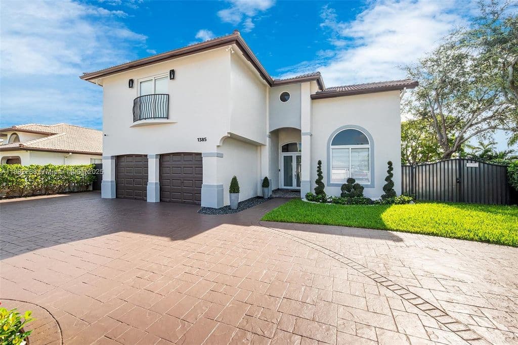 5-bedroom Single-Family Home — 1385 SW 143rd Ct