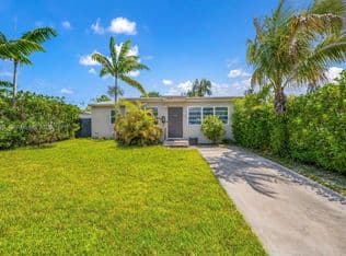3+1 Müstakil ev — 2326 Harding St, Hollywood, 33020