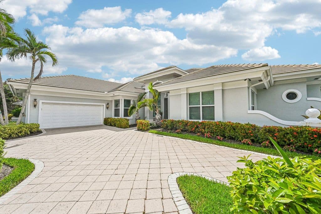 4-bedroom Single-Family Home — 8651 SE Somerset Island Way