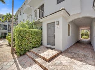 3-bedroom Townhouse — 2725 NE 8th Avenue #104, Wilton Manors, 33334
