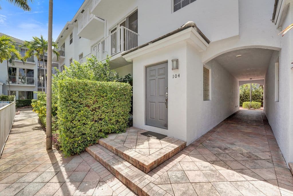 3-bedroom Property — 2725 NE 8th Avenue #104