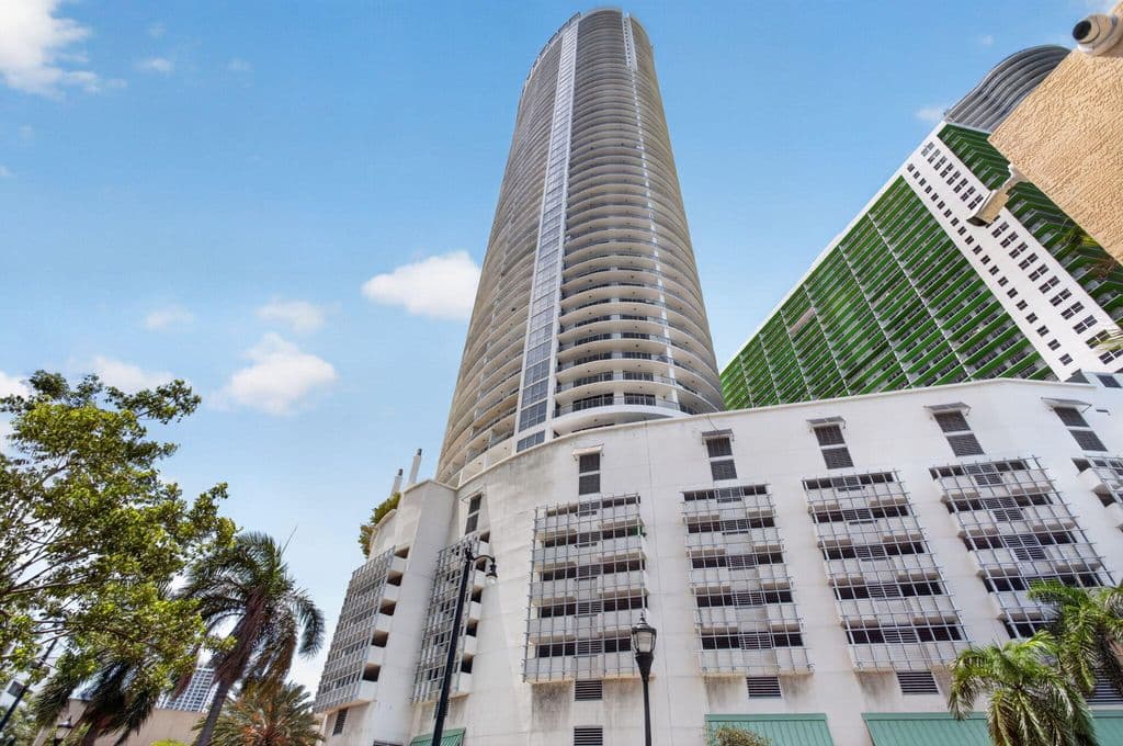 1-bedroom Condo — 1750 N BAYSHORE Drive #4109