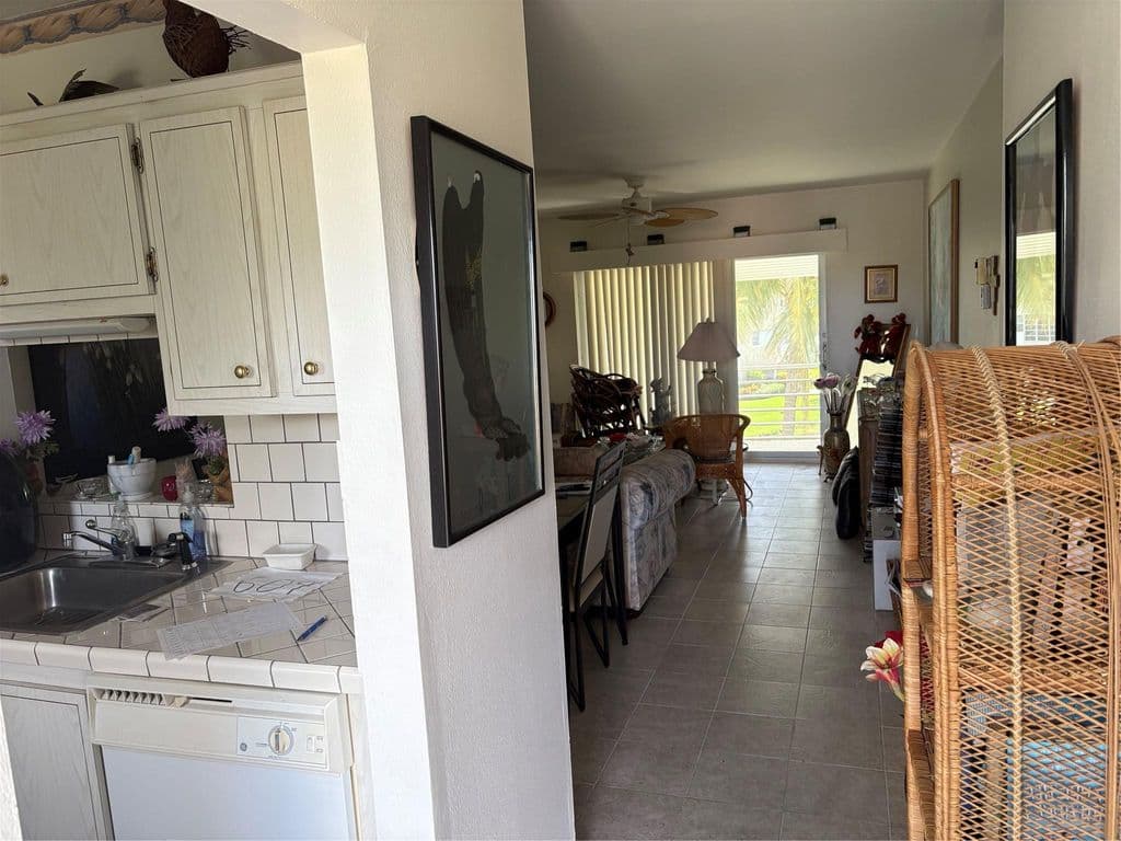 2-bedroom Condo — 3506 NW 49th Avenue #604