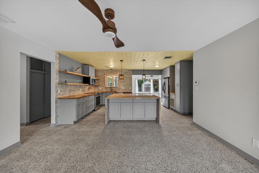 3-bedroom Single-Family Home — 818 NW 28th Court