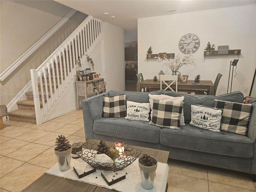 5-bedroom Single-Family Home — 4117 NE 21st St