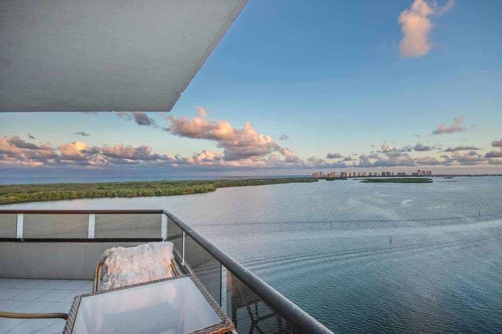 3-bedroom Condo — 100 Lakeshore Drive #1453