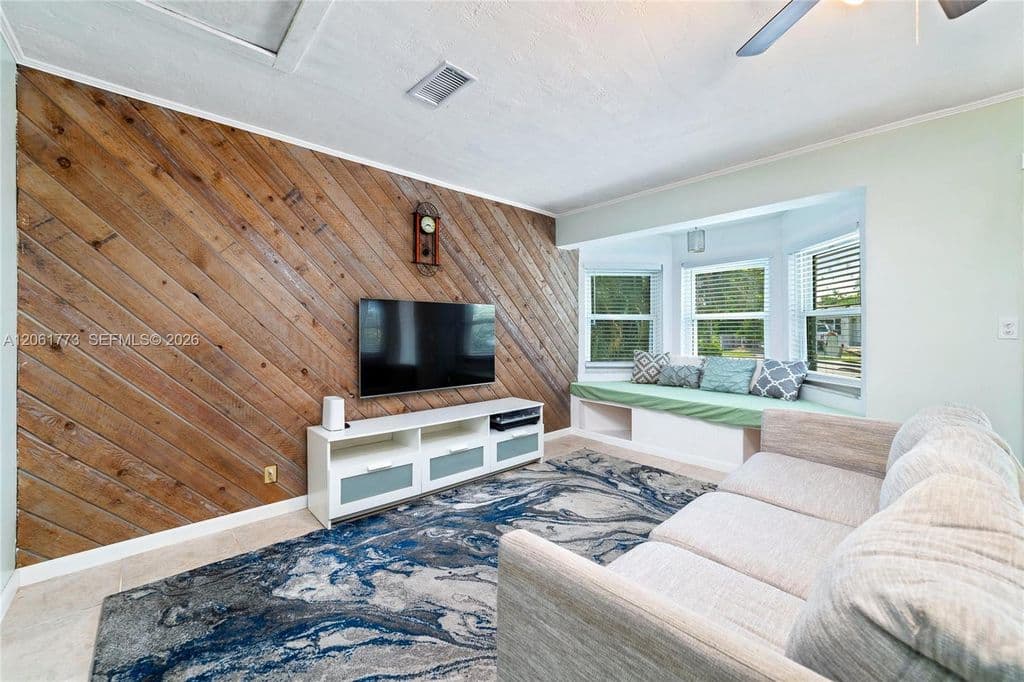 3-bedroom Single-Family Home — 320 NE 59th Ct