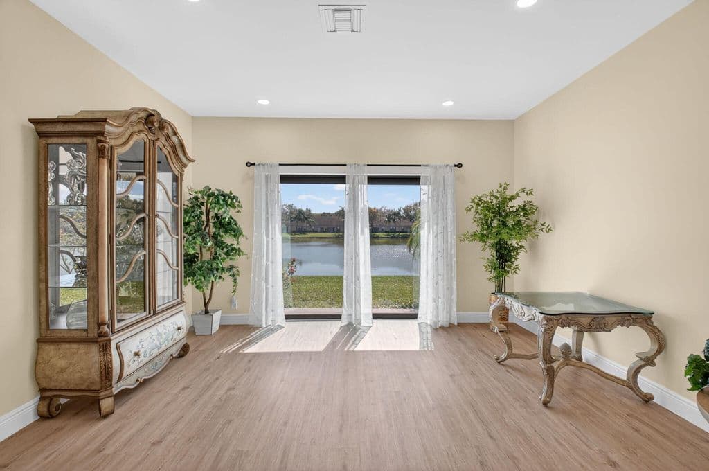 2+1 Condo — 8350 Springlake Drive
