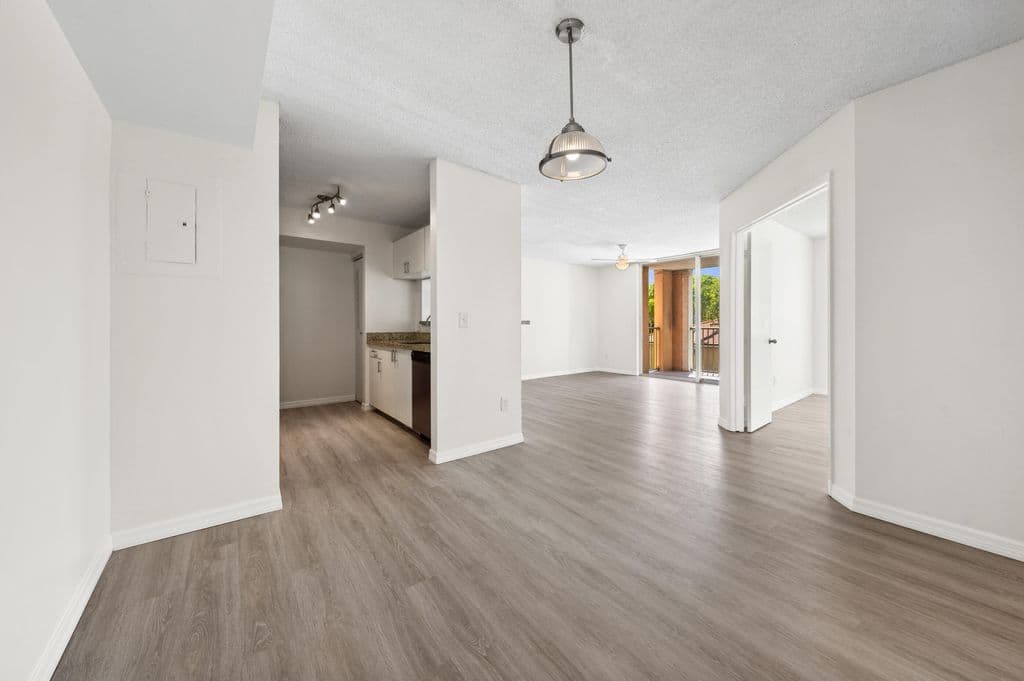 2+1 Condo — 117 Yacht Club Way #205