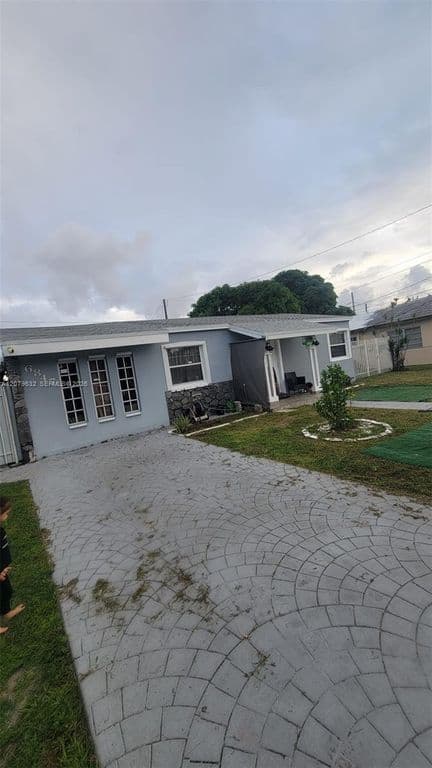 4-bedroom Single-Family Home — 6847 SW 13th St