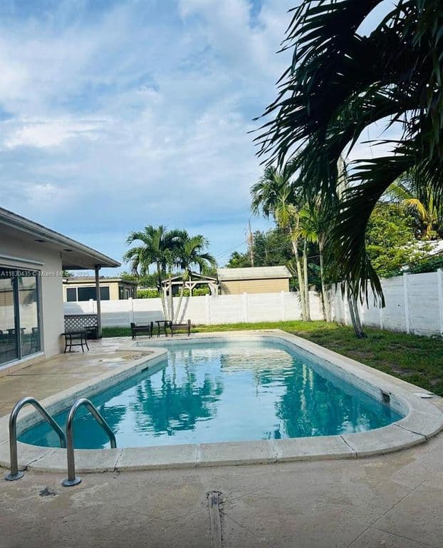 3-bedroom Single-Family Home — 6790 SW 10th Ct