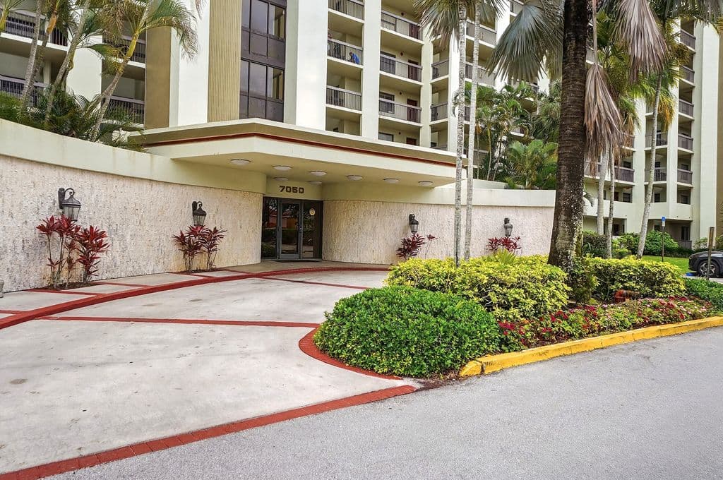 2+1 Condo — 7050 NW 44th Street #705