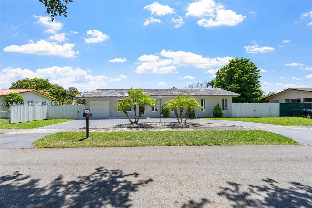 5-bedroom Single-Family Home — 12724 SW 33rd Ter