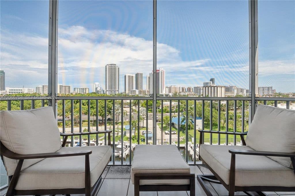 1+1 Condo — 200 Diplomat Pkwy APT 830