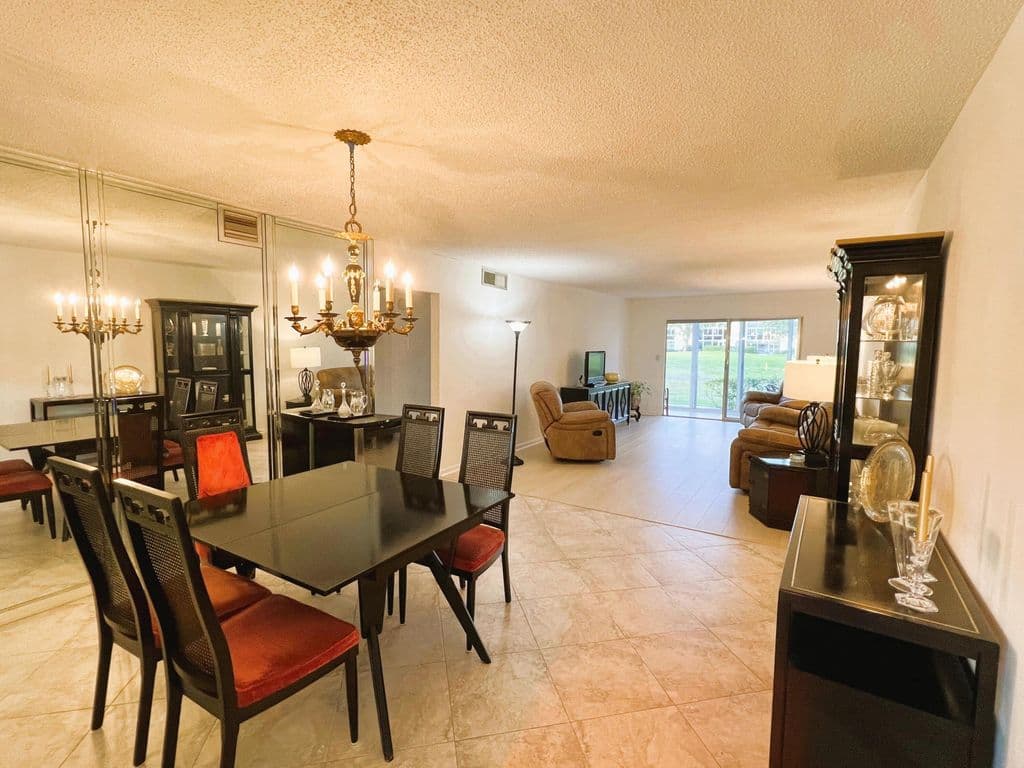 2-bedroom Condo — 2902 Victoria Circle #A1