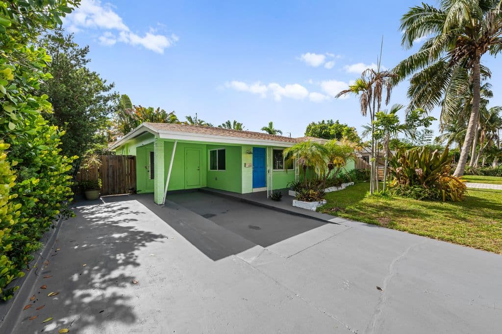 2-bedroom Single-Family Home — 4860 NE 6th Avenue