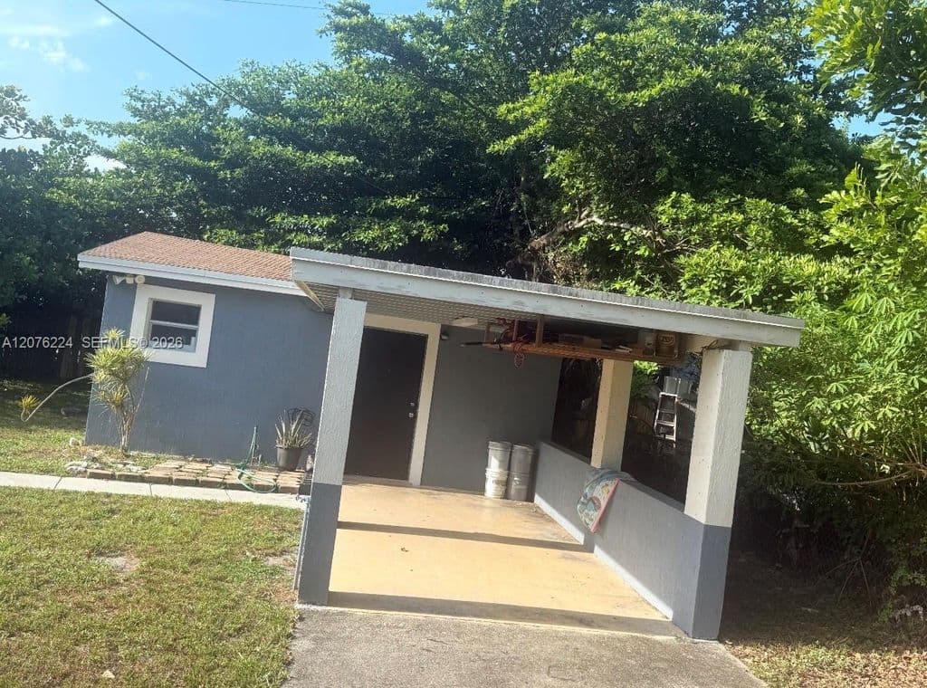 5+1 Müstakil ev — 607 NW 42nd St