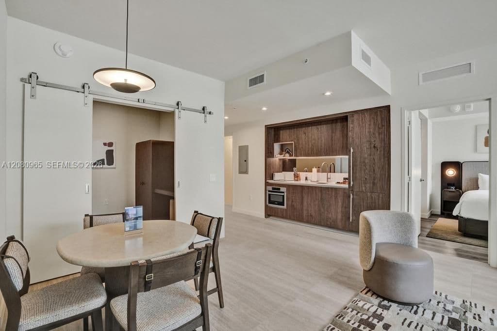 1-bedroom Condo — 1611 SW 2nd Ave #402