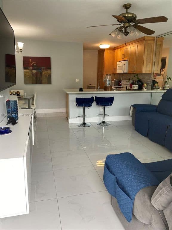 2-bedroom Condo — 2570 W 67th Pl APT 12-2