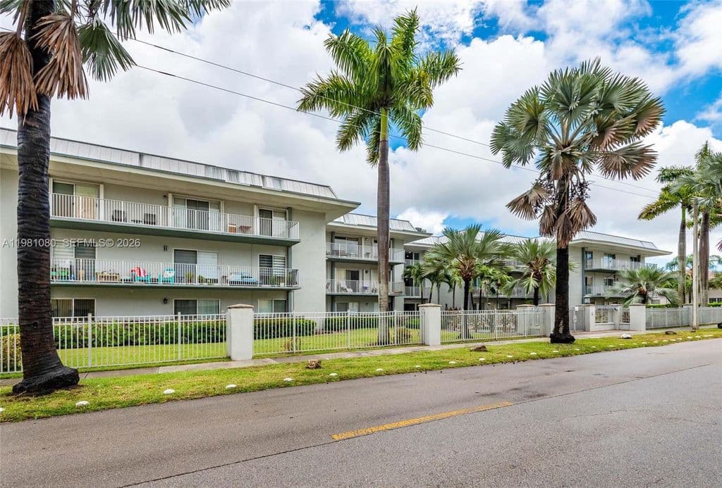 1+1 Condo — 7403 SW 82nd St APT 212N